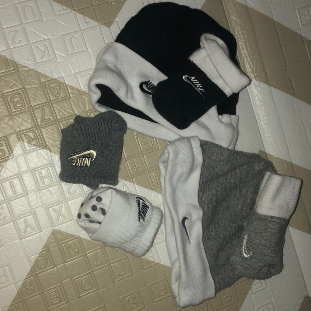 Nike baby hat & socks